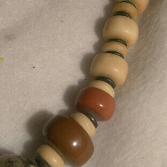 Vintage Les Bernard seed and bone neckless - Picture 2 of 4